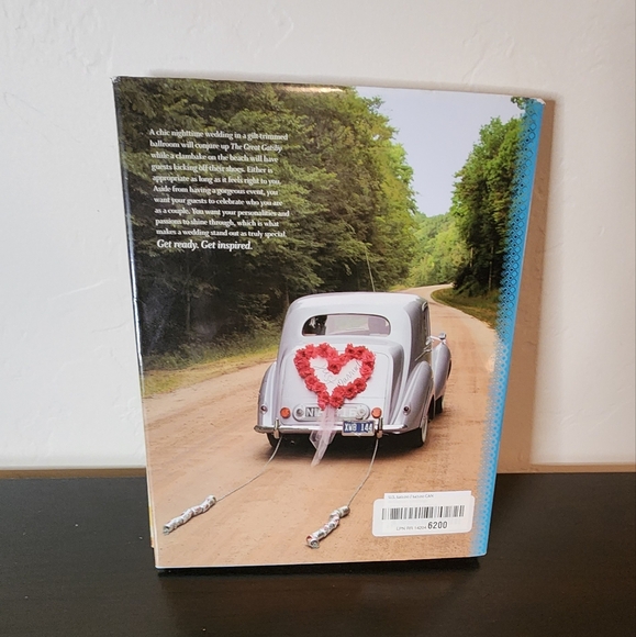 The Knot Ultimate Wedding Lookbook: More Than 1,000 Cakes, Centerpieces, Bouquet - Picture 2 of 2